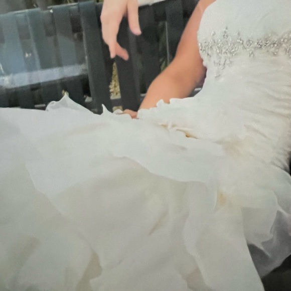 Gorgeous wedding dress with headpiece wore once/ open to offers!!! - Picture 7 of 16